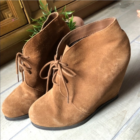 Dolce vita cognac suede lace up wedge booties. Size 7.5 - Picture 4 of 8